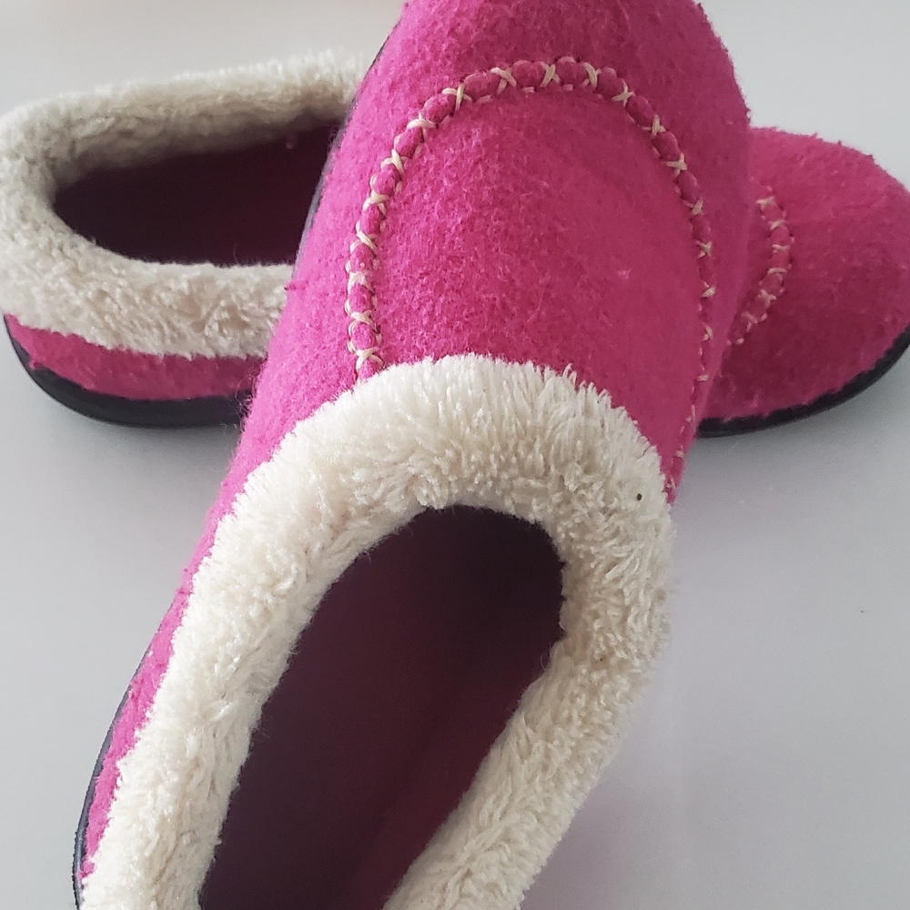 Kamik Slippers Size 3 in Big Kids